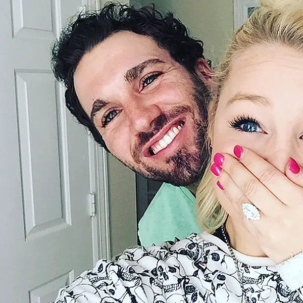 Source: https://instagram.com/raelynnofficial/