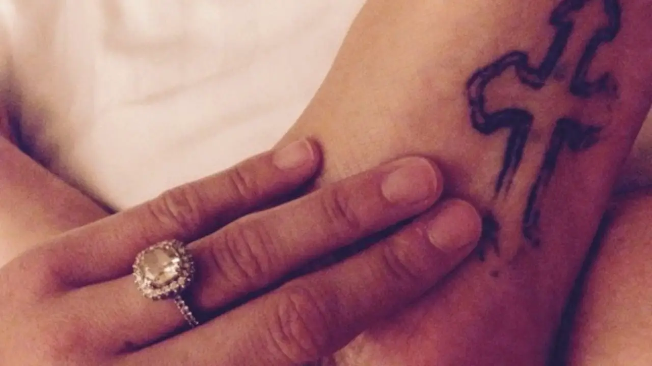 Alexa vega engagement ring on sale