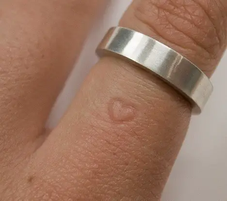 heart-finger-ring