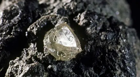 kimberlite-diamond-mantle-rock