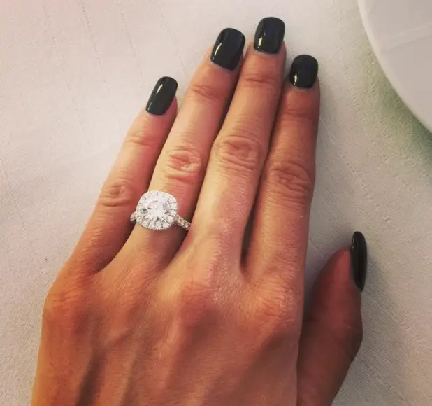 rosa-mendes-engagement-ring