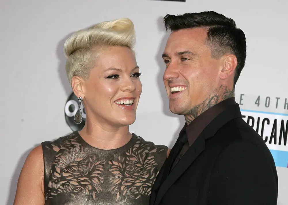 pink-hart-40th-anniversary-american-music-awards-01