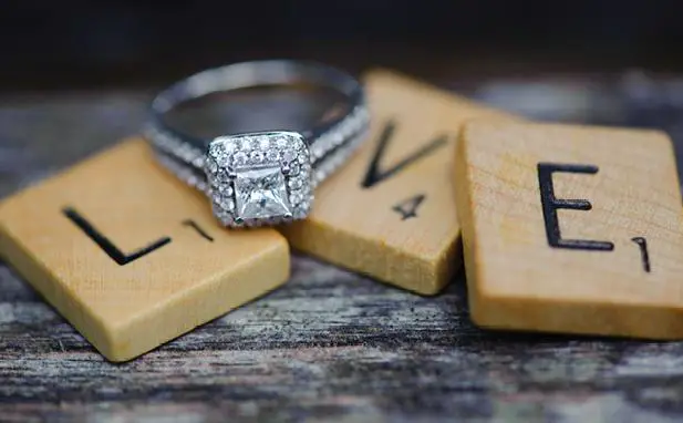 unique-engagement-ring-announcement-14
