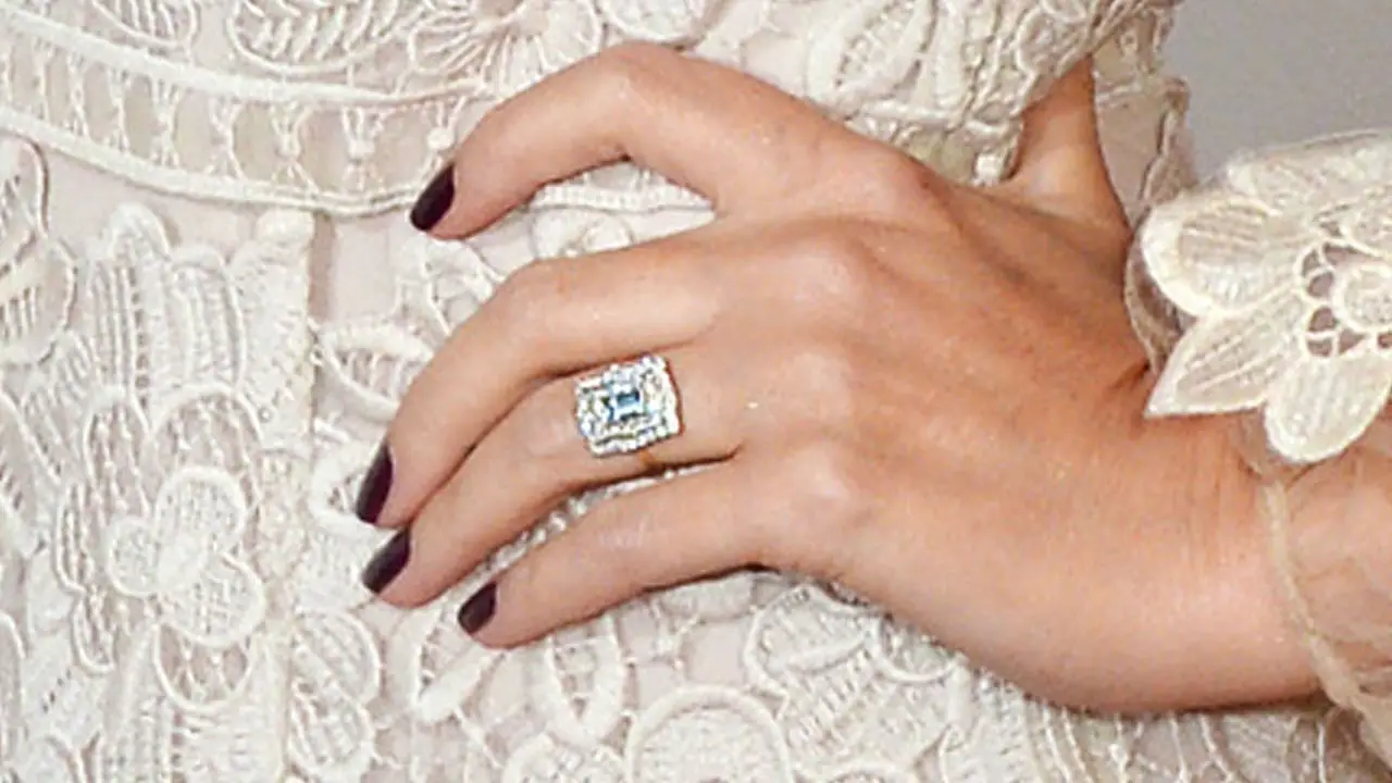1280_kylie_minogue_engagement_ring_510886126
