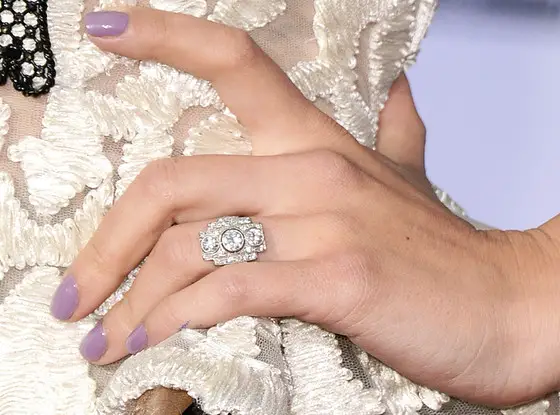 scarlett-johansson-engagement-ring-2