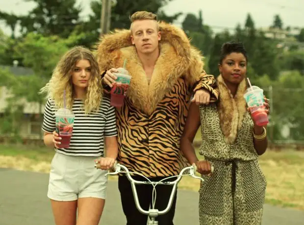 macklemore---thrift-shop-1358436394-view-2