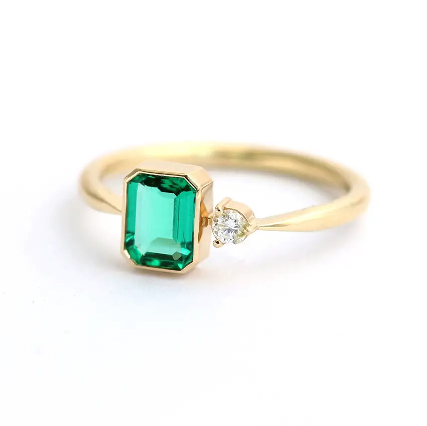 emerald-engagement-ring-1