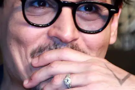johnny-depp-and-his-engagement-ring-136388957862810401-140401140739