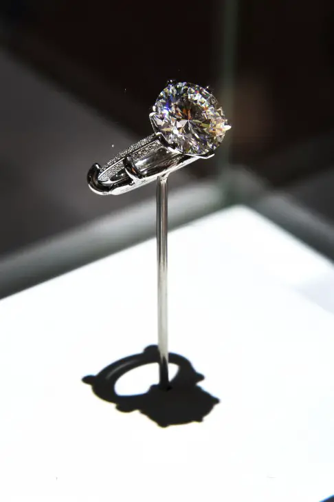 hk_the_130th_anniversary_of_the_tiffany_setting_exhibition_the_limited_edition_of_130_rings_the_pave_tiffany_setting_diamond_ring