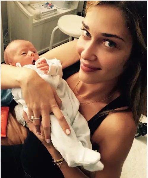 Ana Beatriz Barros’ Square Shaped Diamond Ring