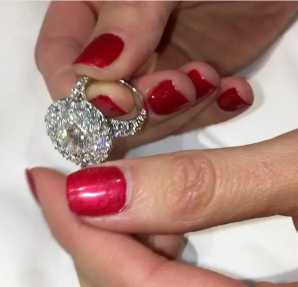 permeabilitet bånd Tilkalde Maria DiGeronimo's 7 Carat Round Cut Diamond Ring