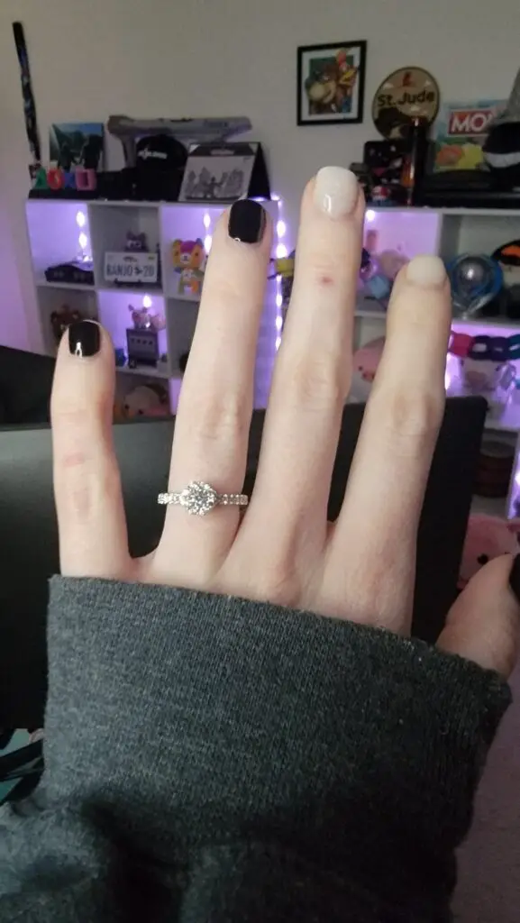 Atheena Bean, Streamer, engaged