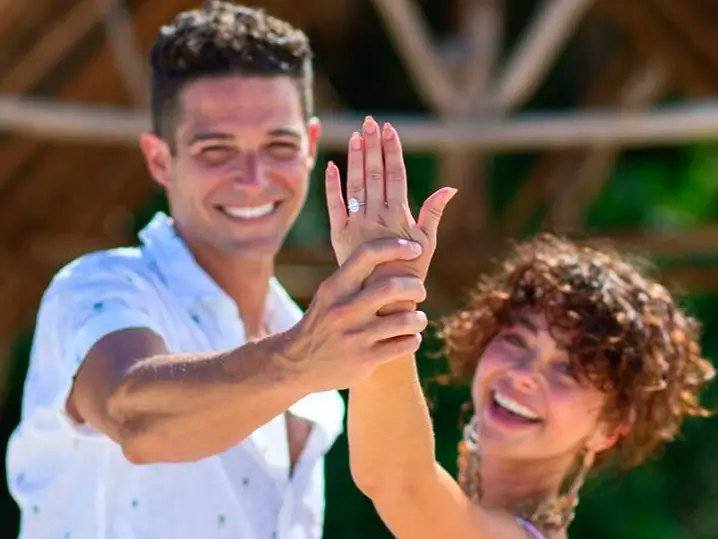 Sarah hyland's engagement ring