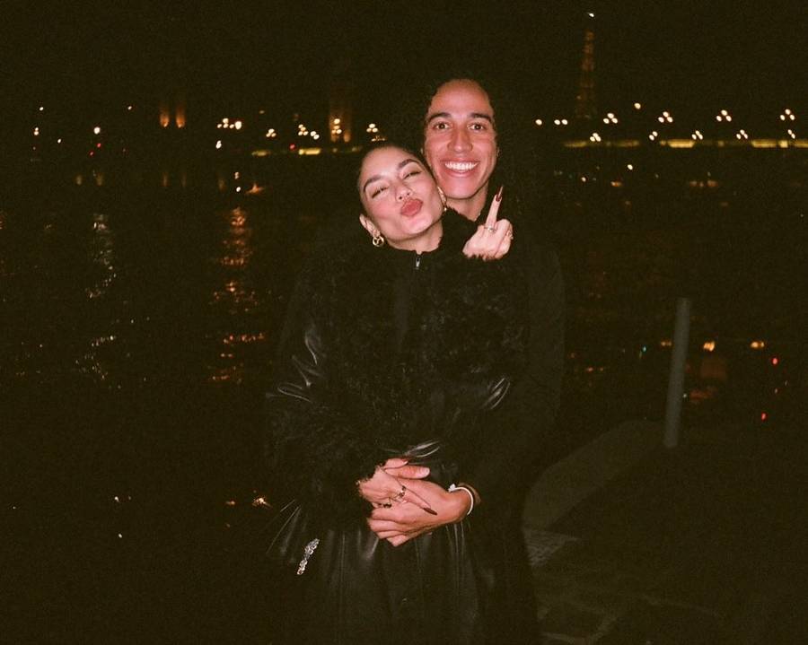 Vanessa Hudgens engagement ring