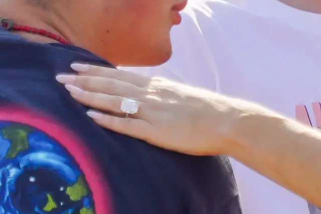 Lauren sanchez's engagement ring