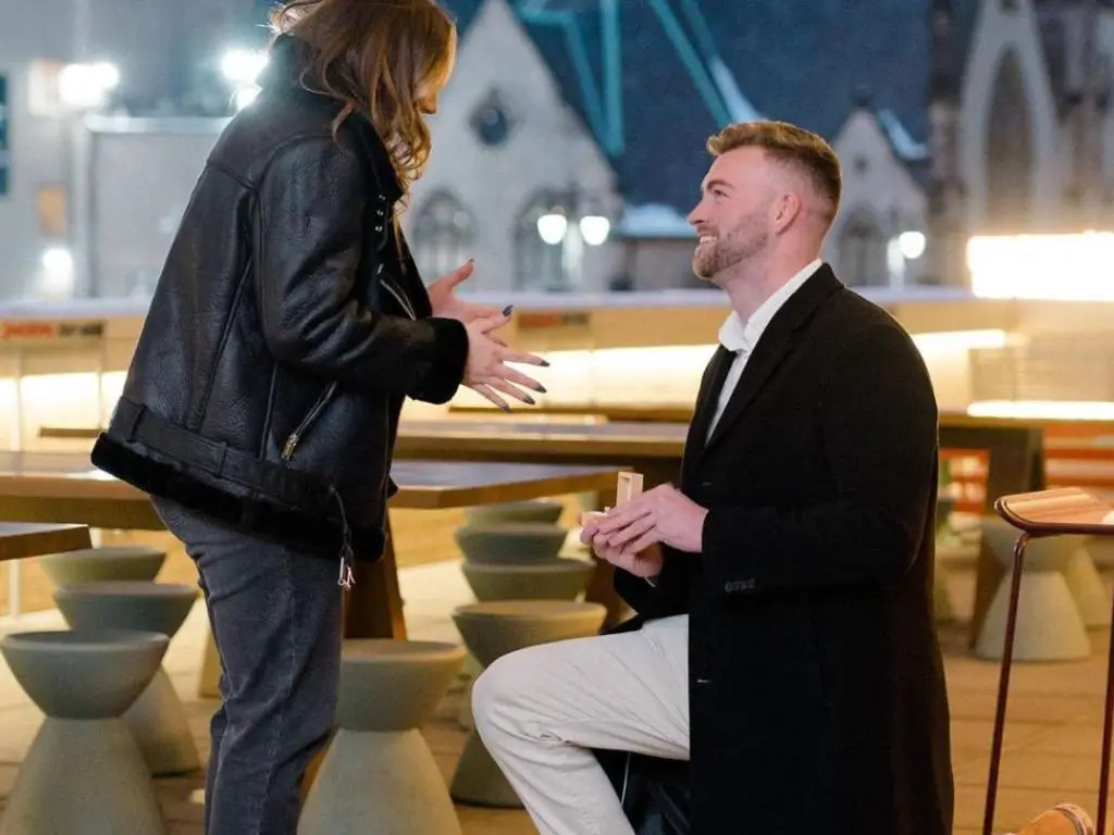 Hailie Jade's Engagement Ring: A Stunning Oval-Cut Diamond