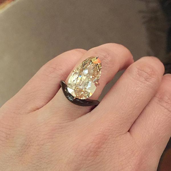 Scarlett Johansson engagement ring
